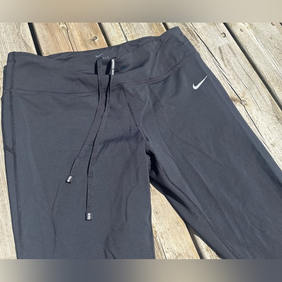 Nike Running Dri-Fit Black Capri Leggings Women's Large 3M Trim - Picture 2 of 8